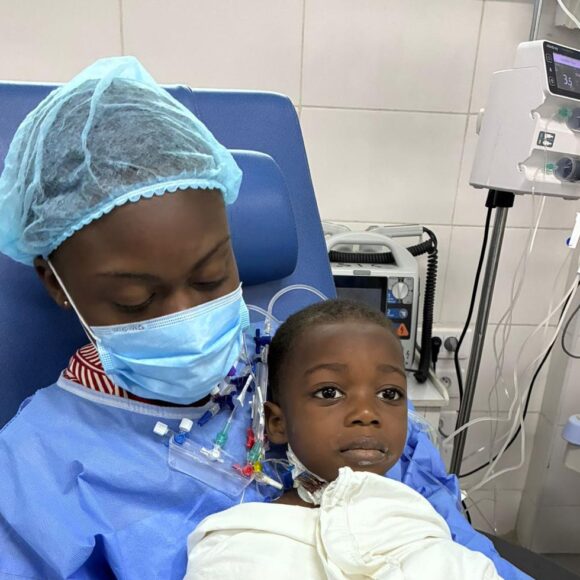 Mission Humanitaire à Abidjan : S.H.A.R.E. et “Sainte-Justine au Cœur” s’unissent